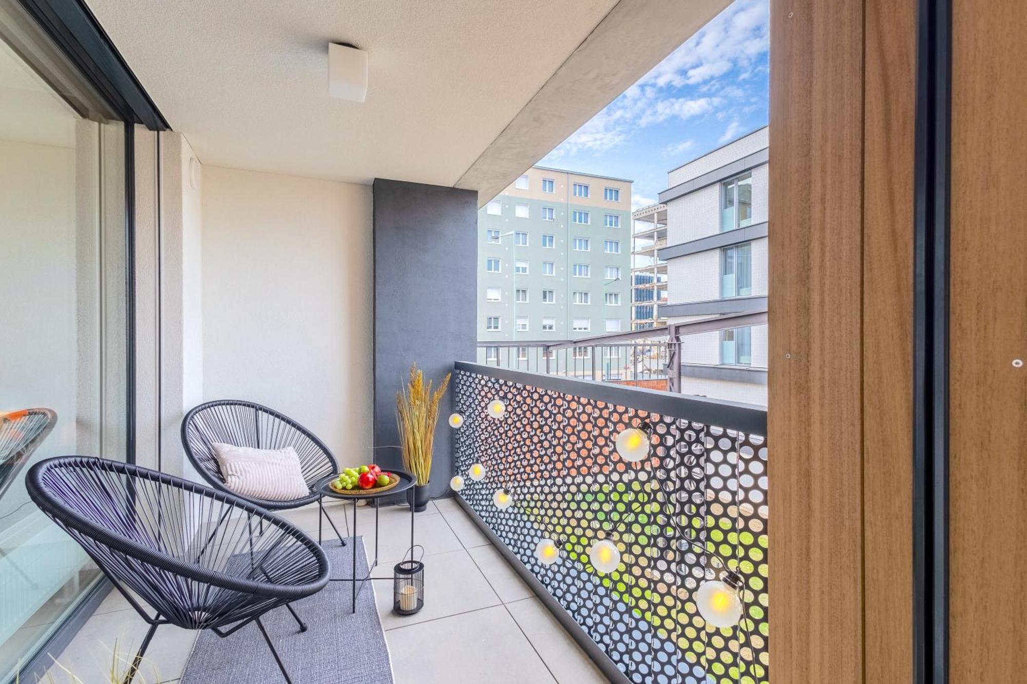 Design Apartment - Balcony, Free Parking, Yoga, 10 Mins To Center, By Gravity Prague Exterior photo
