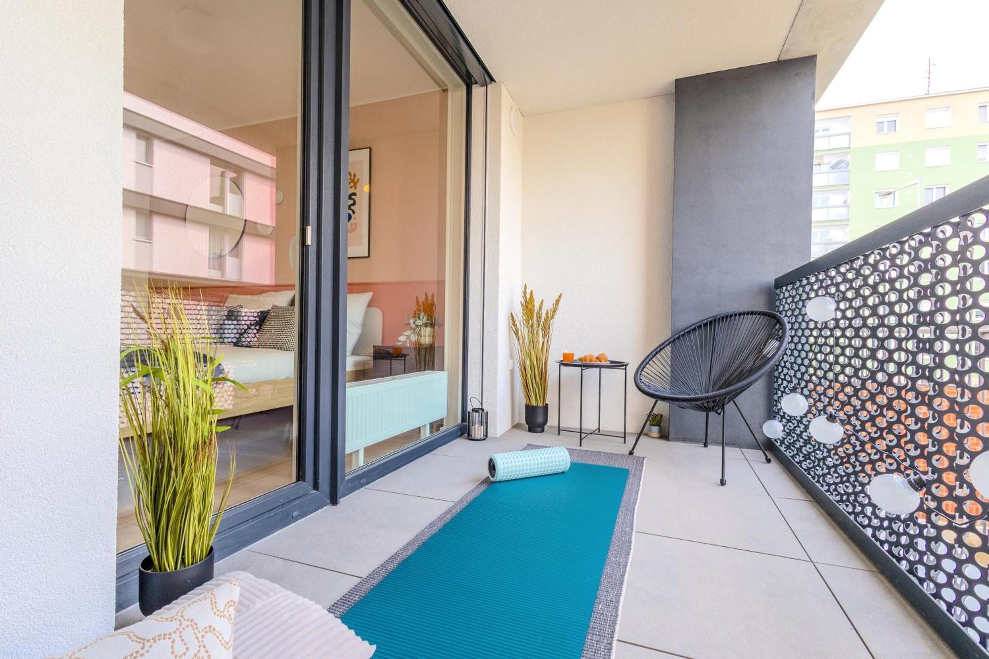 Design Apartment - Balcony, Free Parking, Yoga, 10 Mins To Center, By Gravity Prague Exterior photo