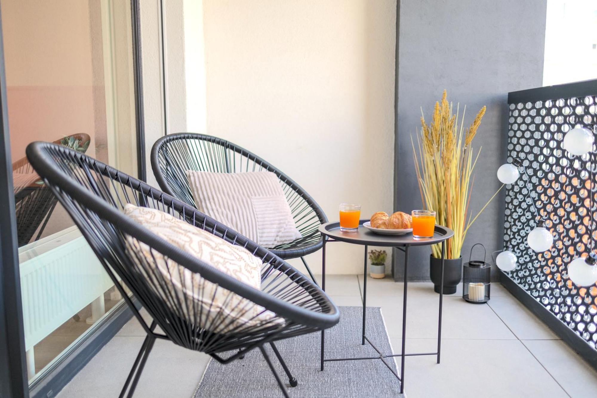 Design Apartment - Balcony, Free Parking, Yoga, 10 Mins To Center, By Gravity Prague Exterior photo
