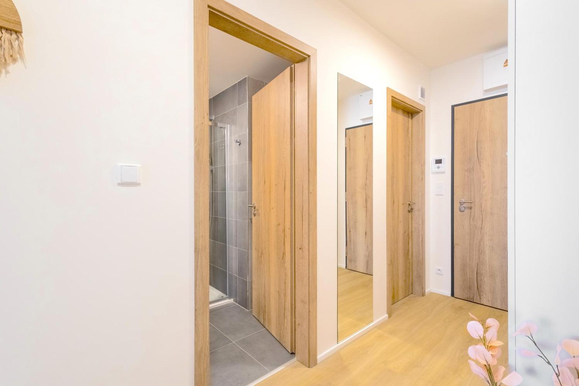 Design Apartment - Balcony, Free Parking, Yoga, 10 Mins To Center, By Gravity Prague Exterior photo